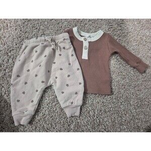 Quincy Mae 2 piece outfit size 0-3 months